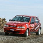 Fiat Palio na szutrowym odcinku rajdu w pobliżu Ankary